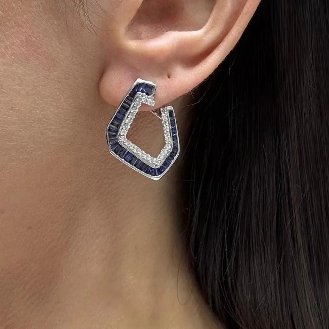 14kT White Gold Earrings with 0.90ct Diamonds and 3.50ct Sapphires. IZNJ - Image 2