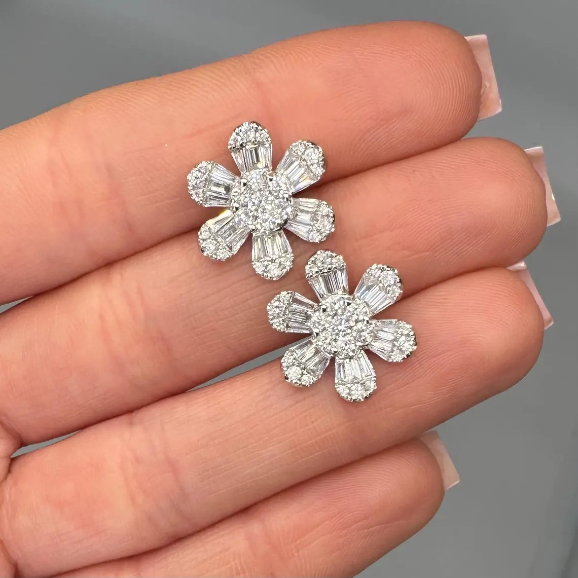 14kT White Gold Flower-shaped Earrings, 2.23ct Baguette & Round Cut Diamonds. GSSJ