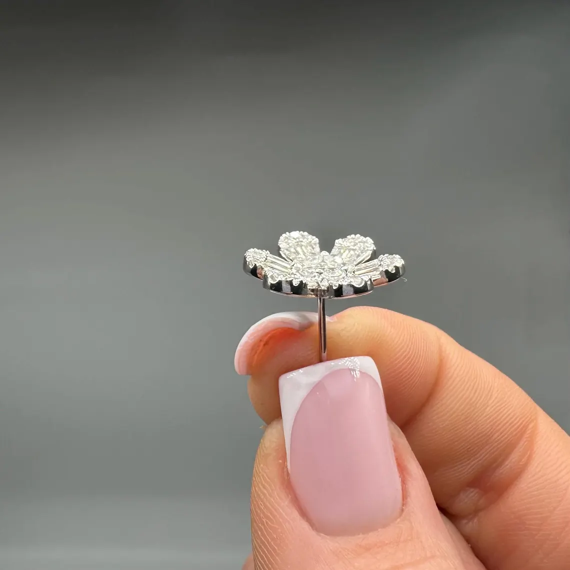 14kT White Gold Flower-shaped Earrings, 2.23ct Baguette & Round Cut Diamonds. GSSJ - Image 5