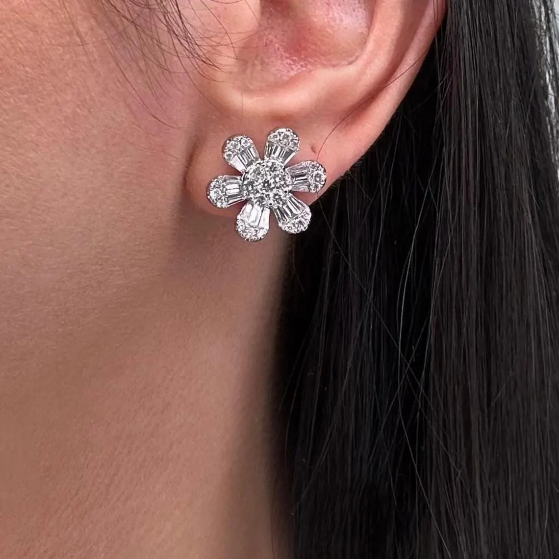 14kT White Gold Flower-shaped Earrings, 2.23ct Baguette & Round Cut Diamonds. GSSJ - Image 3