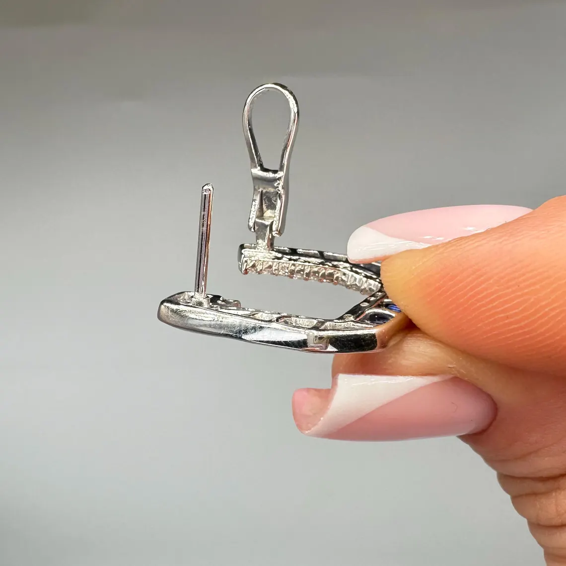 14kT White Gold Earrings with 0.90ct Diamonds and 3.50ct Sapphires. IZNJ - Image 5