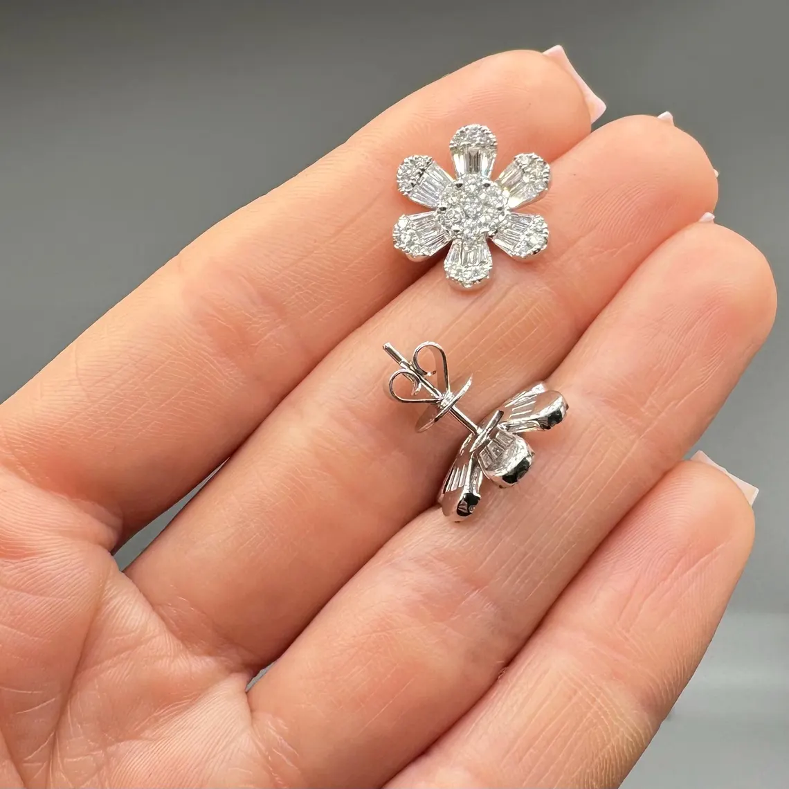 14kT White Gold Flower-shaped Earrings, 2.23ct Baguette & Round Cut Diamonds. GSSJ - Image 2
